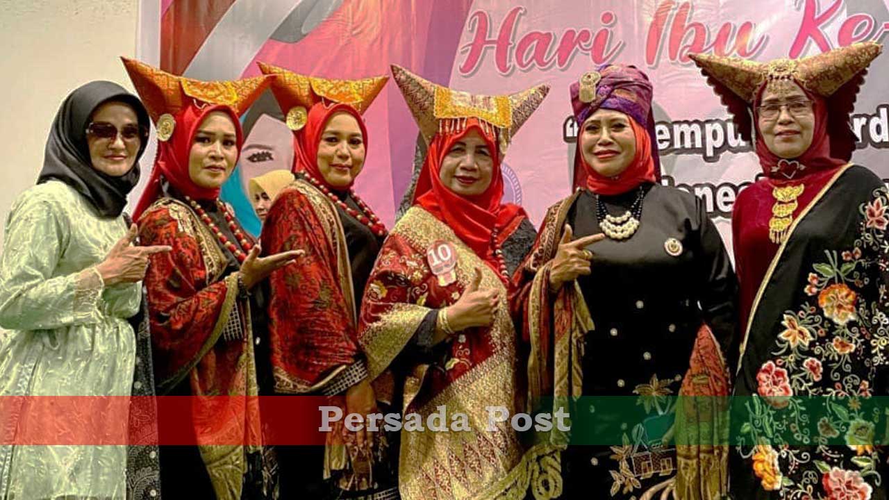Bundo Kanduang FKMPI Juara Favorit Pesona Kebaya Adat Minang yang Diadakan IKM Riau