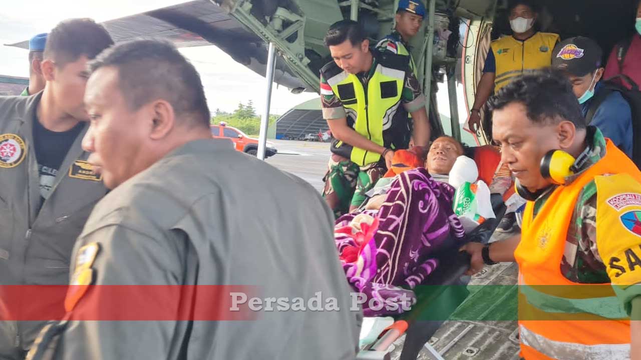 Muncul Penyakit Aneh di Wamena Papua, Prajurit TNI AU Evakuasi Warga yang Kritis