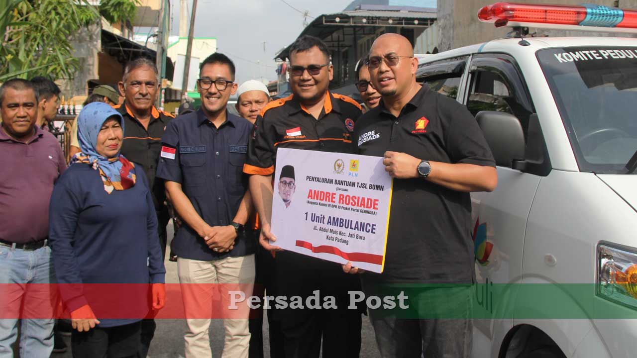 Dari Pokirnya, Andre Rosiade Serahkan Mobil Ambulance Untuk KPB Kota Padang